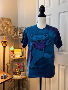 Women’s Blue Tie-Dye Dancing Bear Graphic Tee size small